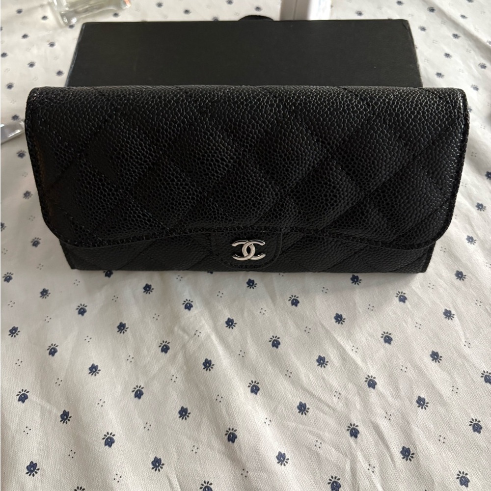 Elegant Black Quilted Women's Wallet